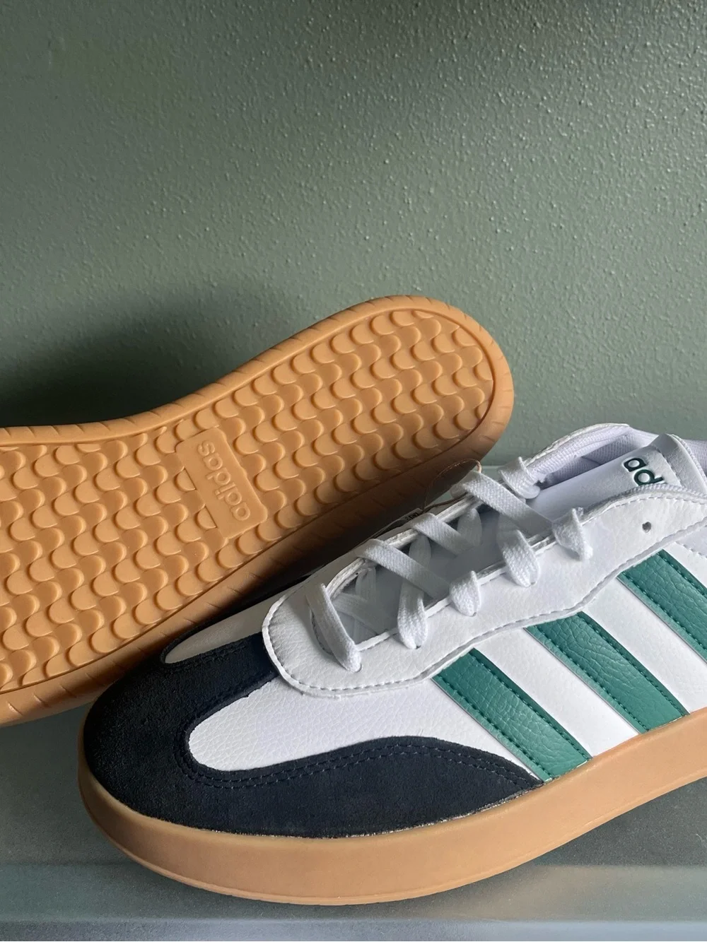 Adidas Barreda Men’s 10.5 White Green Black Gum Sole Sneakers NWT